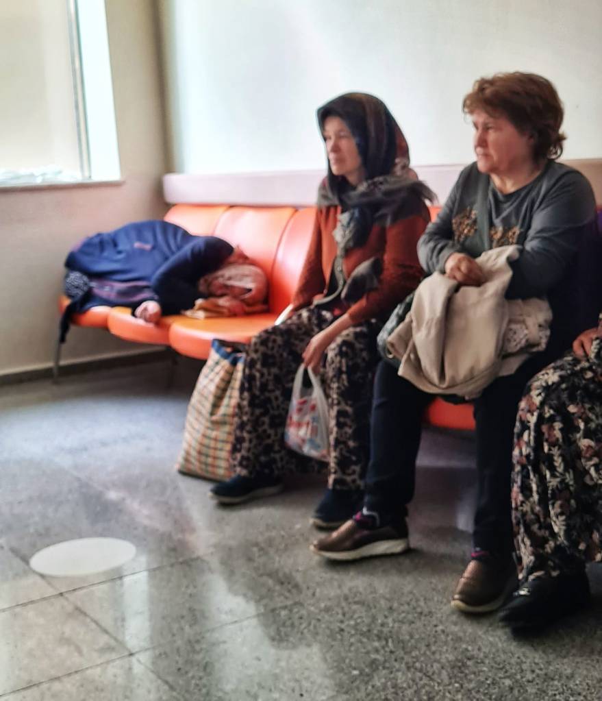 deze dame was het wachten zat en heeft gewoon ff even heerlijk geslapen.... nou, gesnurkt.